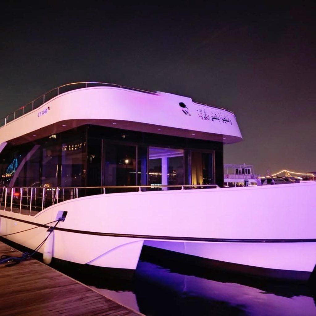 Luxury Yacht Cruise with Buffet Dinner & Sightseeing – Dubai Marina